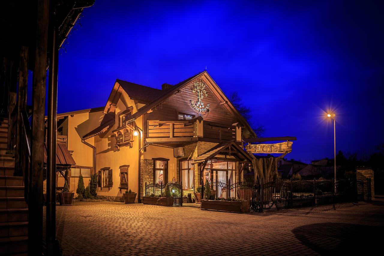 Hotel - Karczma Klimtówka Wolbrom Exterior foto